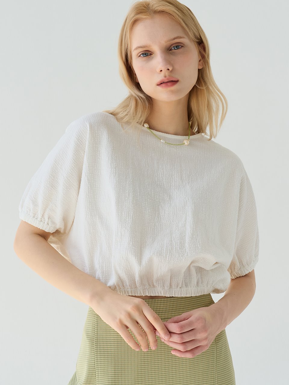comos&#039;527 reversible puff crop blouse (white)