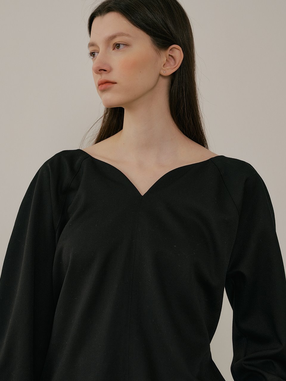 comos&#039;624 Belt V-neck blouse (black)